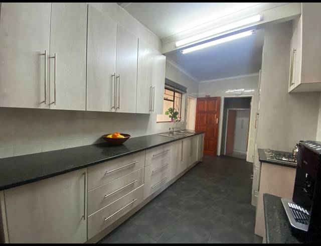 5 BEDROOM HOUSE FOR SALE IN JACKAROO PARK
